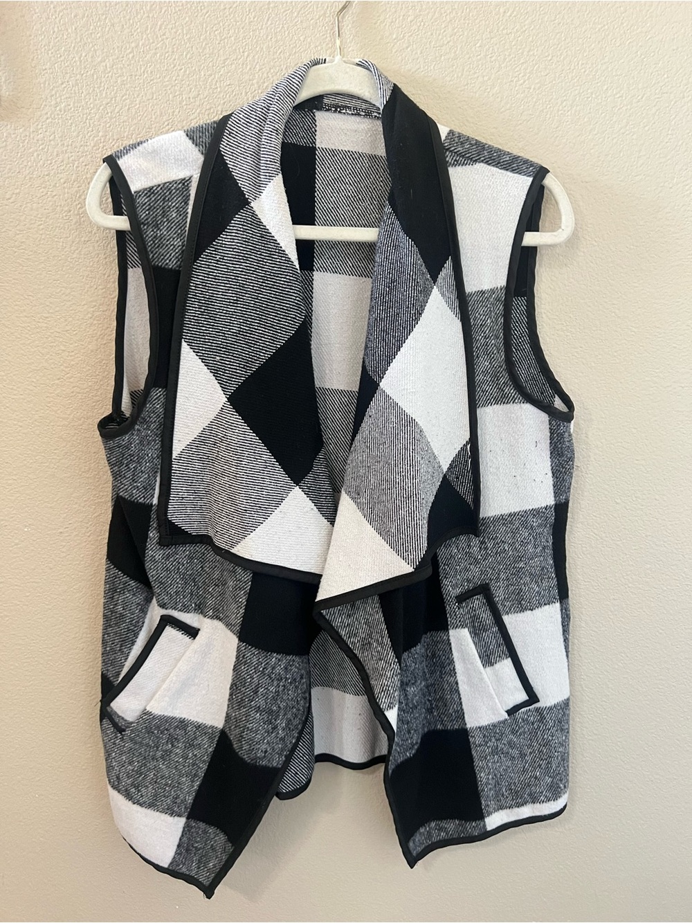 Source Unknown Black & White Buffalo Check Drape Vest